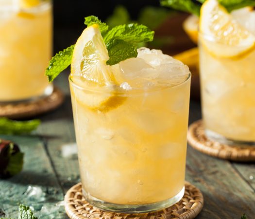 Low FODMAP Whiskey Lemon Smash (low FODMAP cocktail)