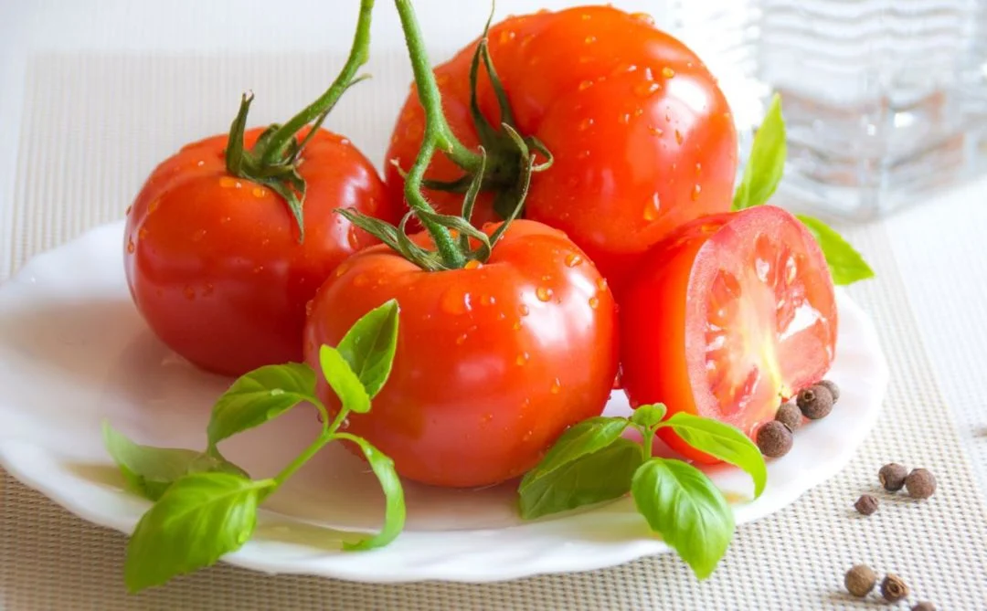 Reacting to Tomatoes? It might not be the FODMAPs A Little Bit Yummy