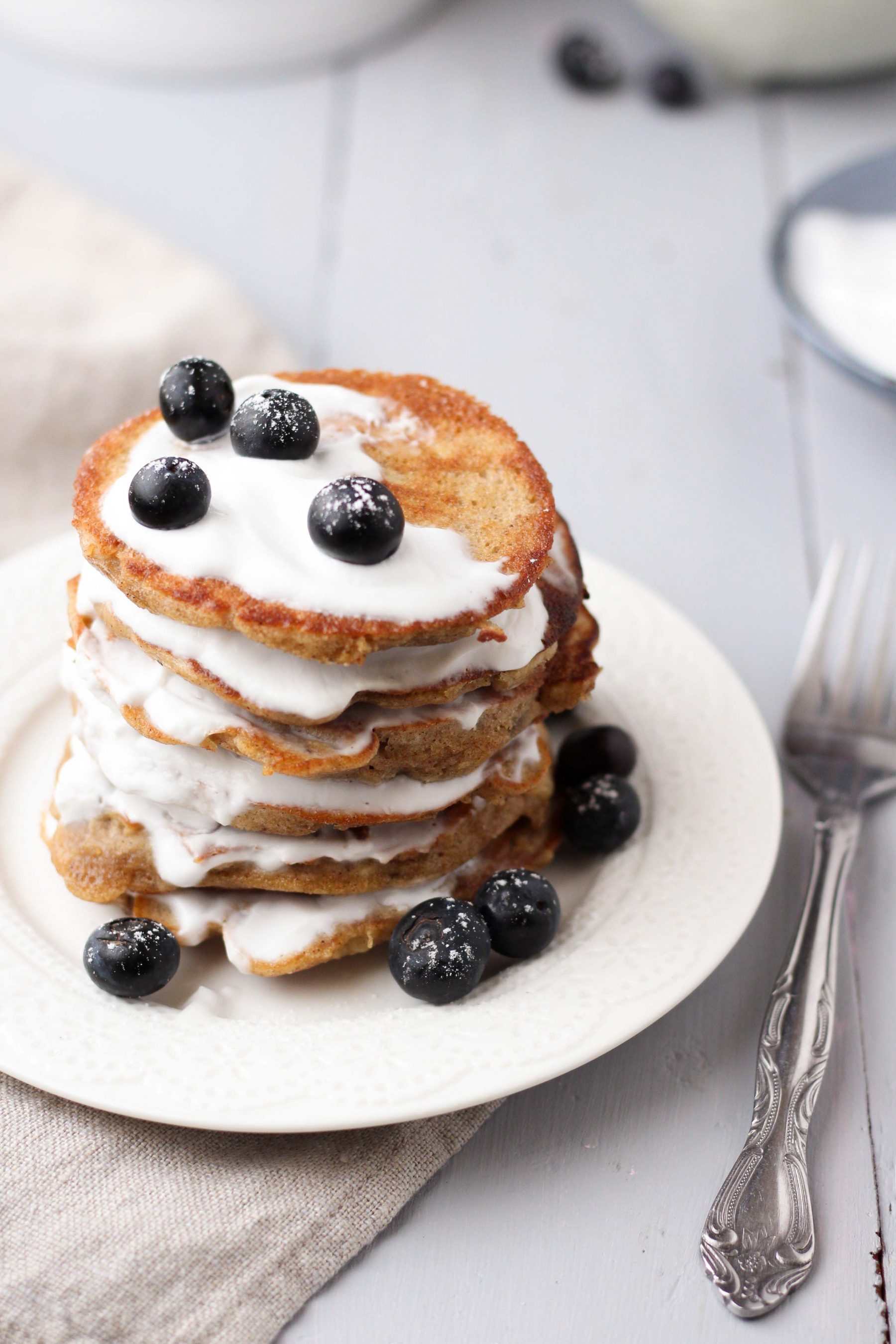 FLUFFY MINI PANCAKES 😍 What would you top them with? #pancakes