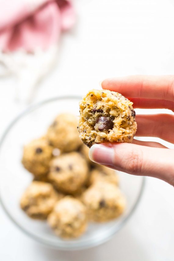 Low FODMAP Dark Chocolate & Peanut Butter Energy Bites (close up)