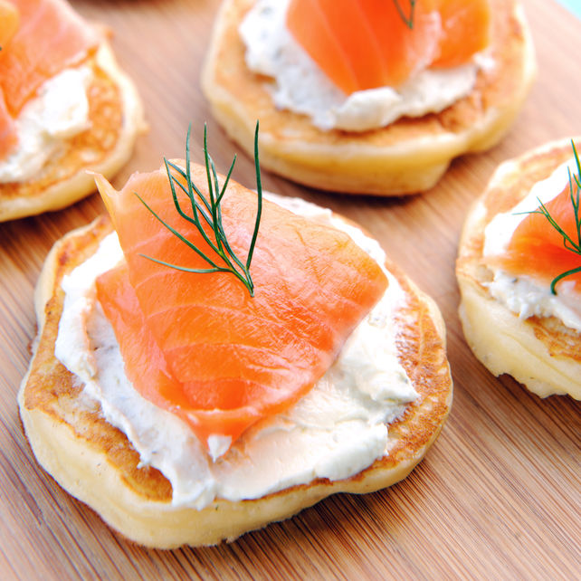 Low FODMAP Smoked salmon and cream cheese canape - Fit FODMAP Foodie