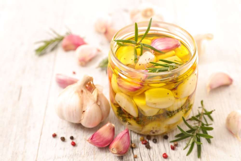 Garlic in oil food safety