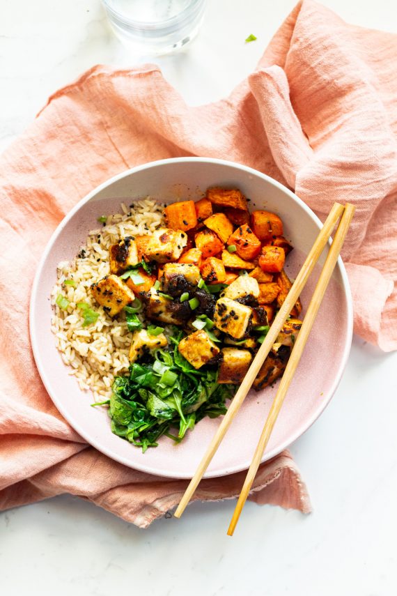 Low FODMAP Sticky Garlic Tofu Veggie Bowl