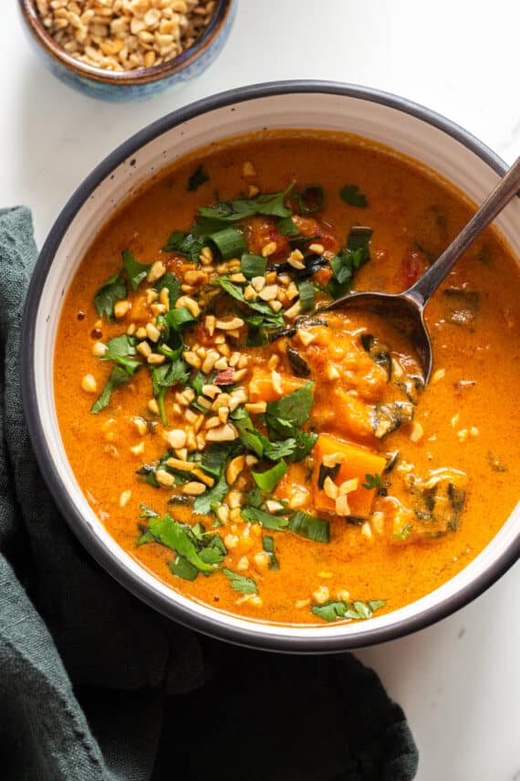 Low FODMAP Cozy Peanut Soup with Carrot and Spinach
